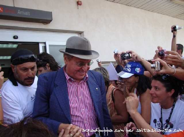 004 - arriva Renzo Arbore